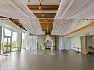 2025-Bonner-Wedding-at-Fort-Henry-Great-Hall-b