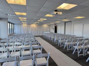 2025-Johnston-Wedding-at-Delta-Kingston-Waterfront-b