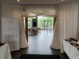 2019-Junop-Wedding-at-Discovery-Centre