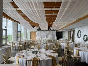 2023-Strong-Wedding-at-Great-Hall-Fort-Henry-a